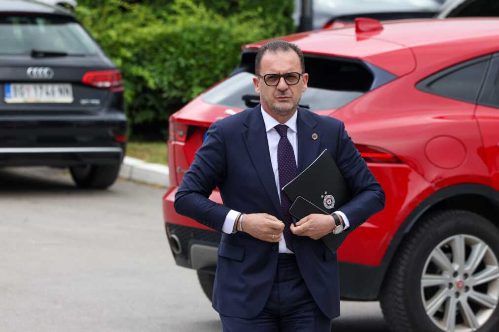 Μιατόβιτς Διορίζει από την Αντιπροεδρία του Παρτιζάν: «Θα Ψήφιζα Κατά Εαυτού μου»