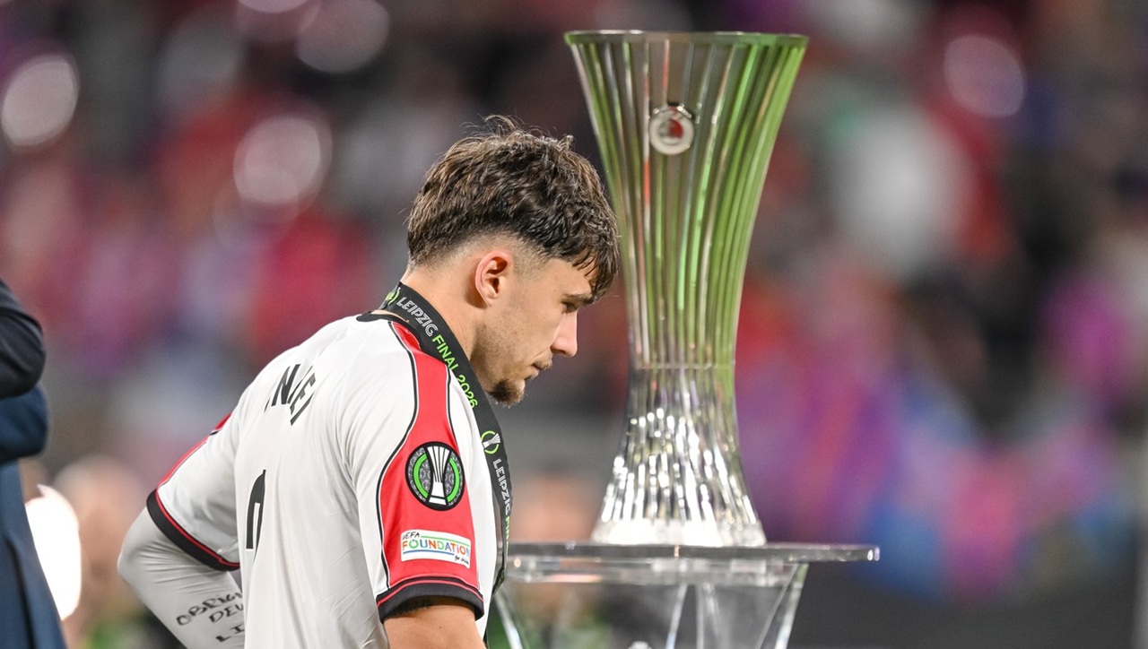 Ο Ρατσιού στην ιδανική ενδεκάδα της UEFA παρά τον τελικό πόνο