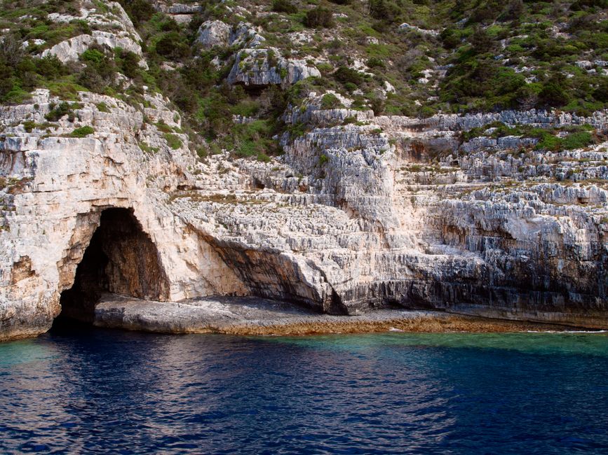Κωπηλασία στην Μαύρη Λίμνη του Λιμνίου του Μλτέτ