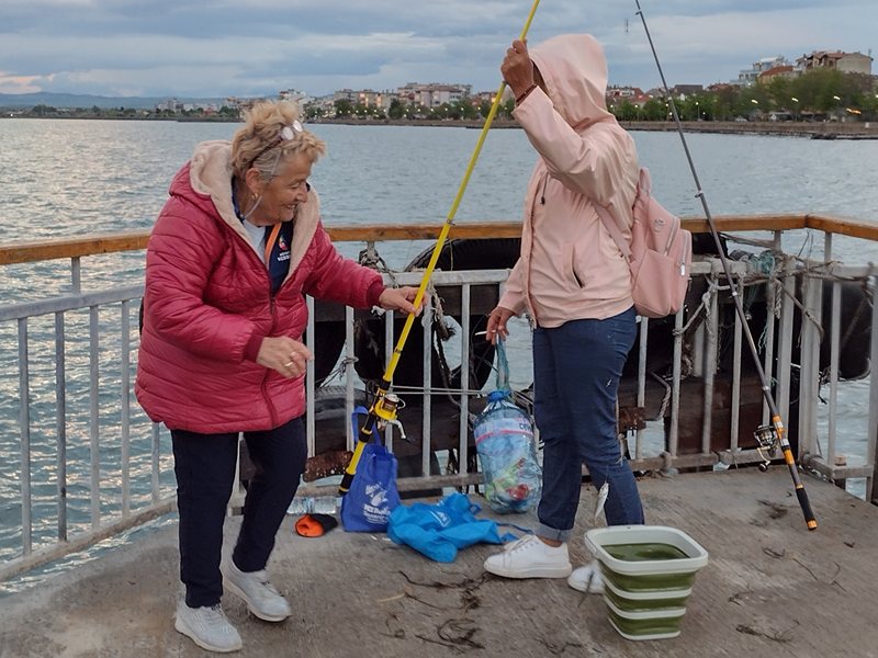 Οι αλιευτές έρχονται στο Πομοριώ για πλούσια καταλήψη σαφρίδα (Φωτογραφίες, βίντεο)