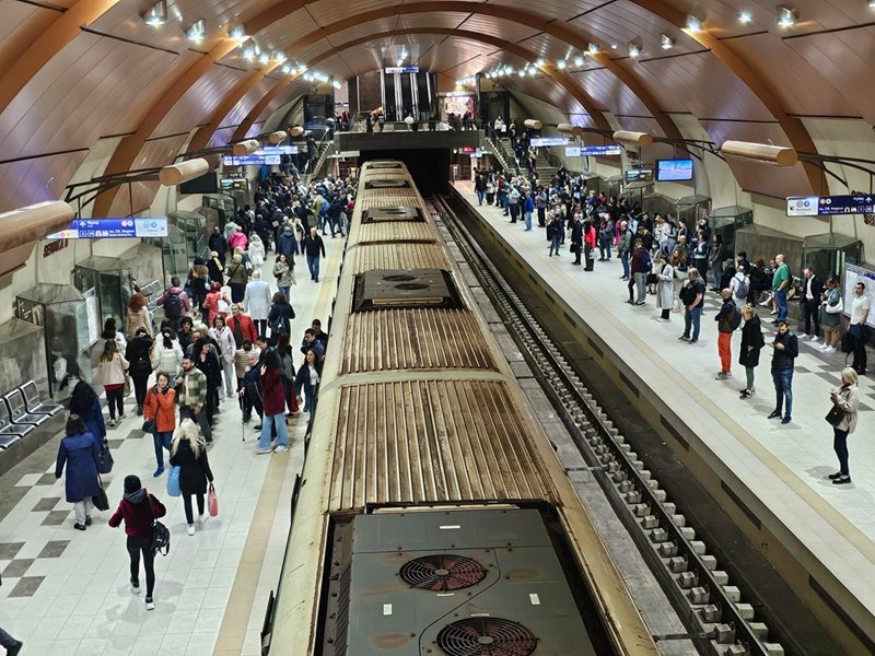 Κυβέρνηση Επιδιορθώνει 4,6 Μιλιόνα Ευρώ για την Ασφάλεια του Μετρό της Σόφιας