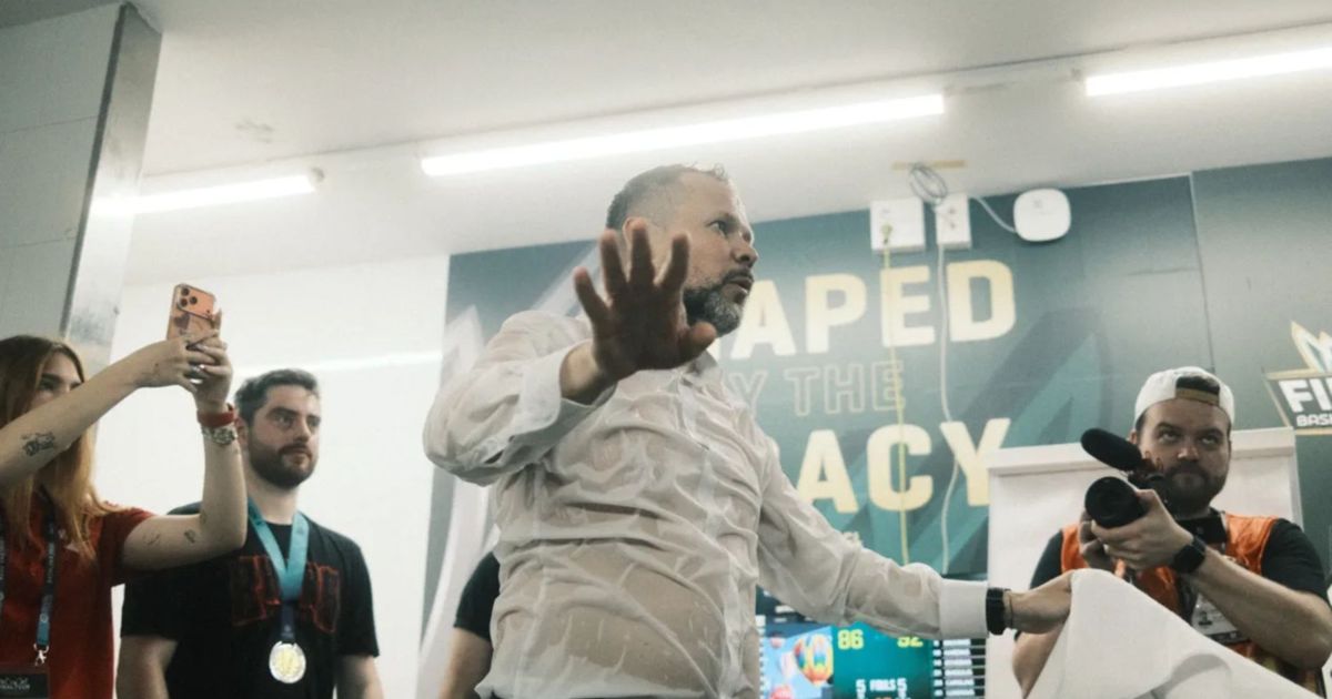 Από τη Δόξα στην Απολυτήριο: Η Μετεωριτική Πορεία του Ζιμπένανς