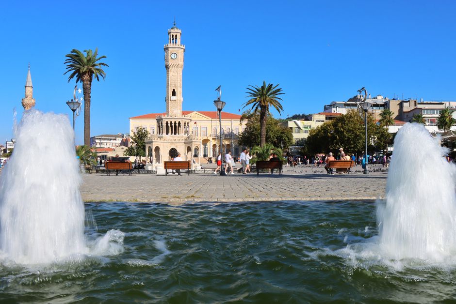 Ιογενές βίντεο: Έλληνες αδελφοί κυνηγούν 77χρονο άνδρα με τριαίνες λόγω διαφωνίας για πάρκινγκ