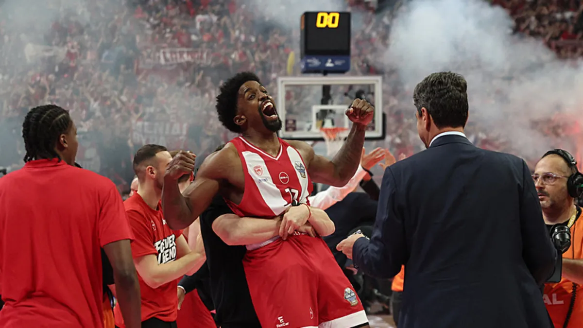 Ο Ολυμπιακός νίκησε τη Ρεάλ Μαδρίτης 92-85 και κατέκτησε την Ευρωλίγκα