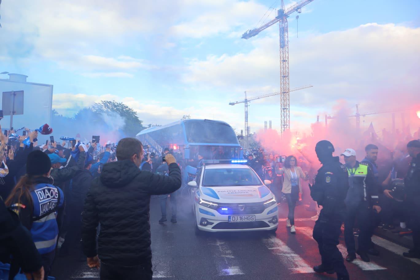 Μανια Κράιοβα: Οι θεατές εορτάζουν πριν την αποφασιστική παιχνίδι με το U Cluj