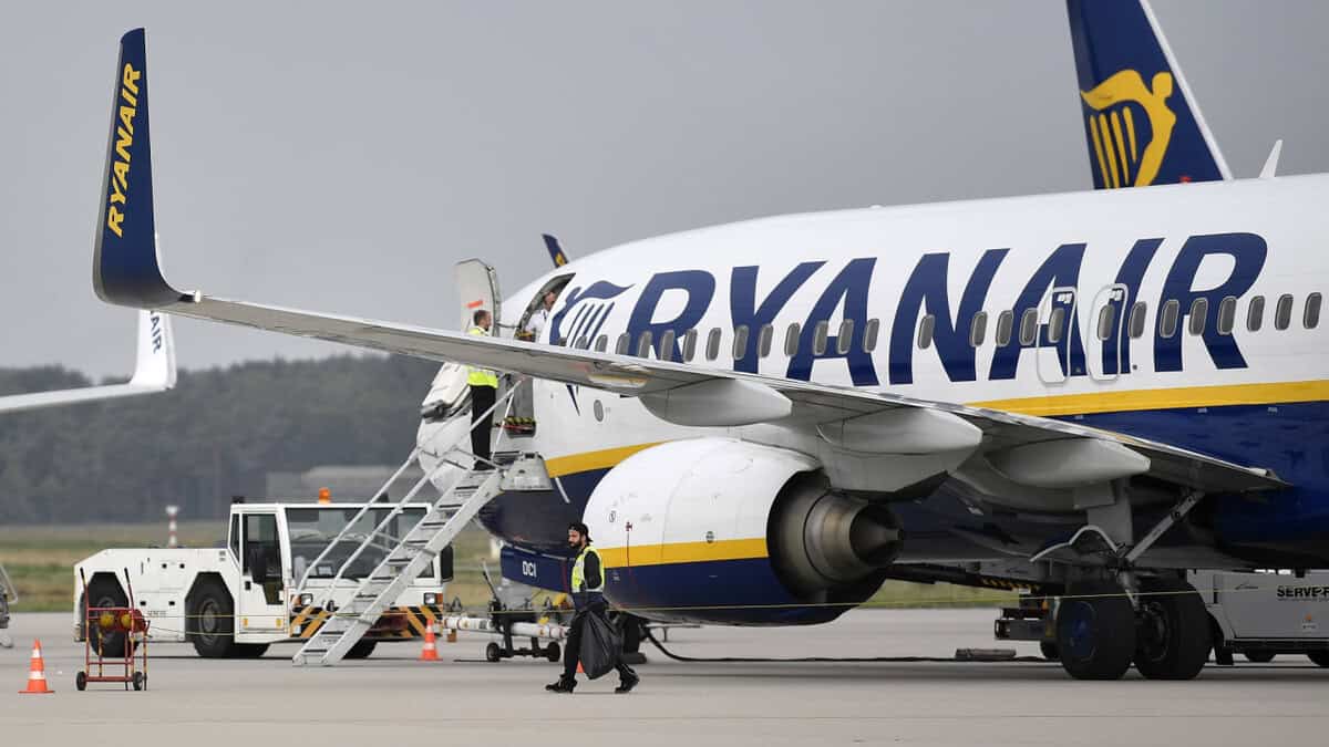 Ryanair Θα Κλείσει την Βάση της στη Θεσσαλονίκη το Οκτώβριο, Ανησυχία για την Τουριστική Περιοχή και τα Εργασιακά Χέρια