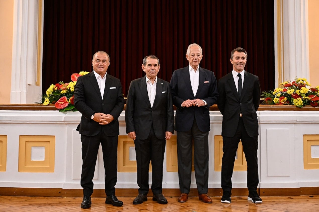 Τα Λεγόντα του Γαλατα Σαράι Συγκεντρώθηκαν για το Ημερομηνιακό της Εγκαθίδρυσης του Κύπελλου Ευρώπης της ΟΗΕ