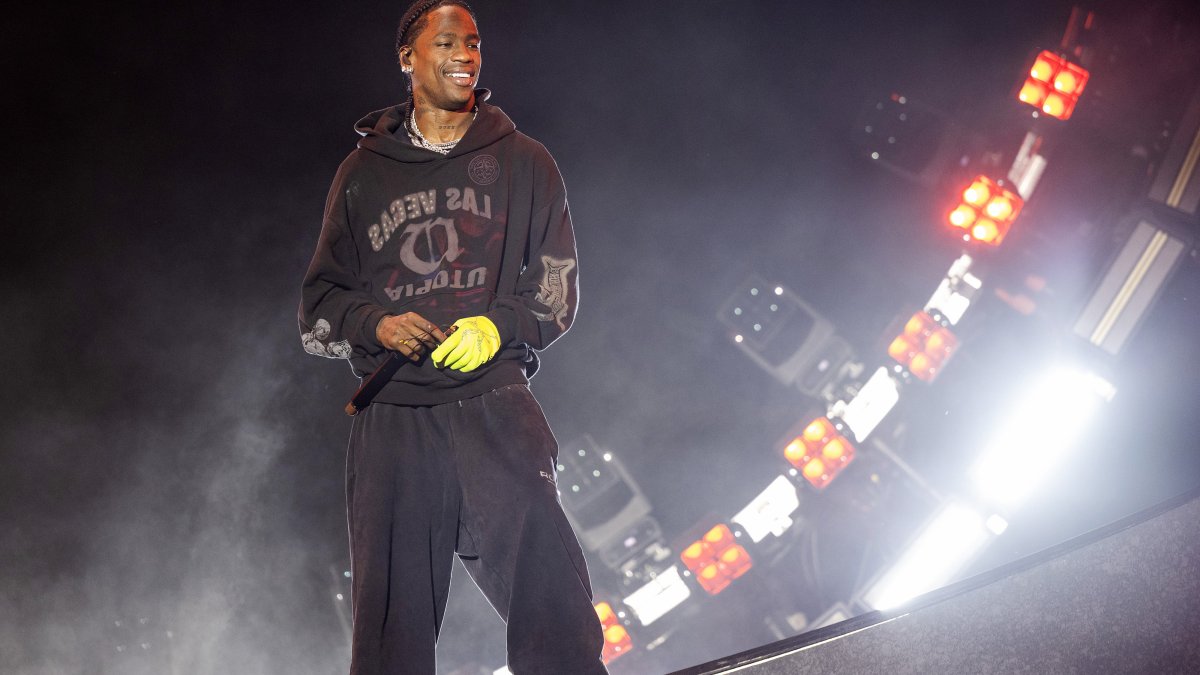 Ο Travis Scott Φτάνει στο Ιστανμούλ: 2.500 Ευπρόσδεκτοι Φανάτες Θα Καταλήξουν στο Εξωφυλλό Σόου