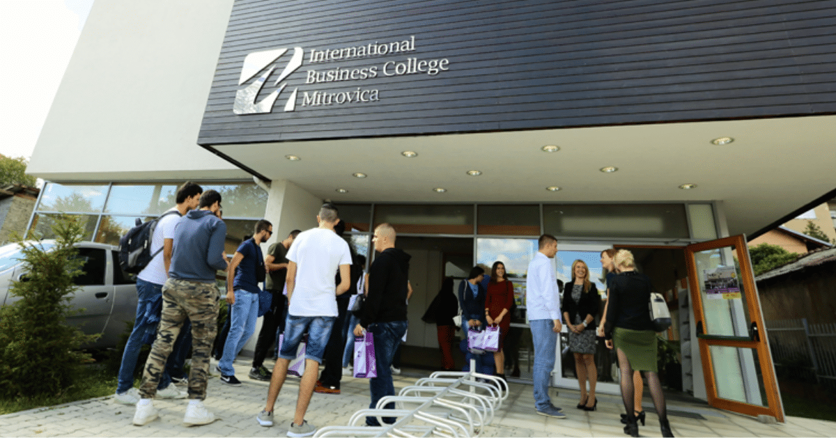 Δημόσιο Πανεπιστήμιο σε διαιρεμένο Κοσσυφοπέδιο δείχνει ότι η συμμίξη είναι δυνατή