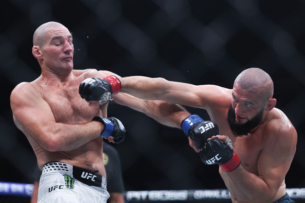 UFC 328: Επιτύχει ο Τσιμάιεφ στην κατάμετρηση; Η νίκη του Στρίκλαντ ήταν δίκαιη;