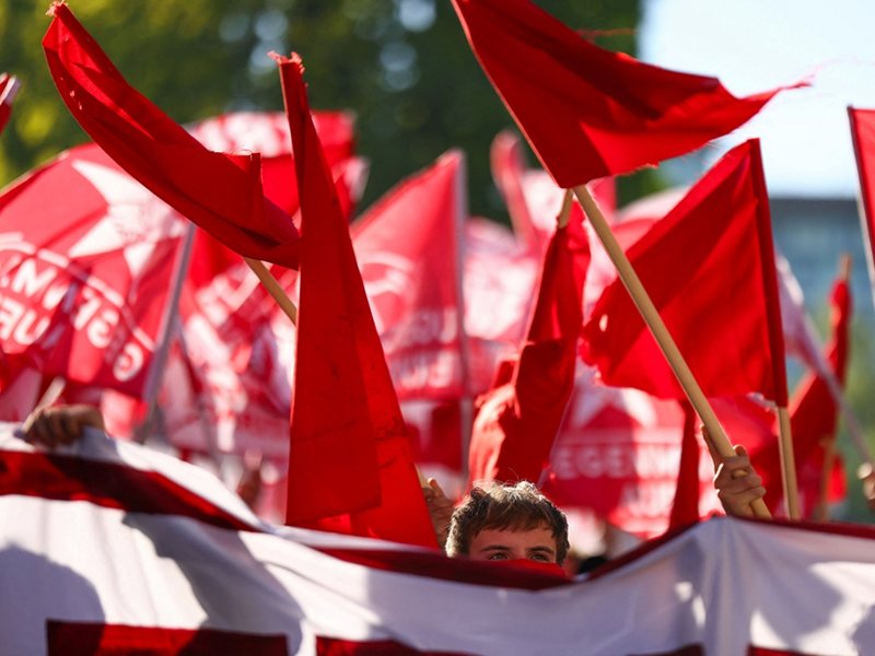 Έργατες στη Γερμανία συνετάχτηκαν κατά των επινοούμενων κατατομών στα οικιστικά και κοινωνικά υπηρεσιακά εκτελεσία