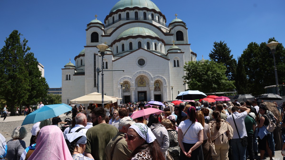 Ολοήμερες ουρές στο Βελιγράδι καθώς οι πιστοί τιμούν την Άγια Ζώνη της Θεοτόκου