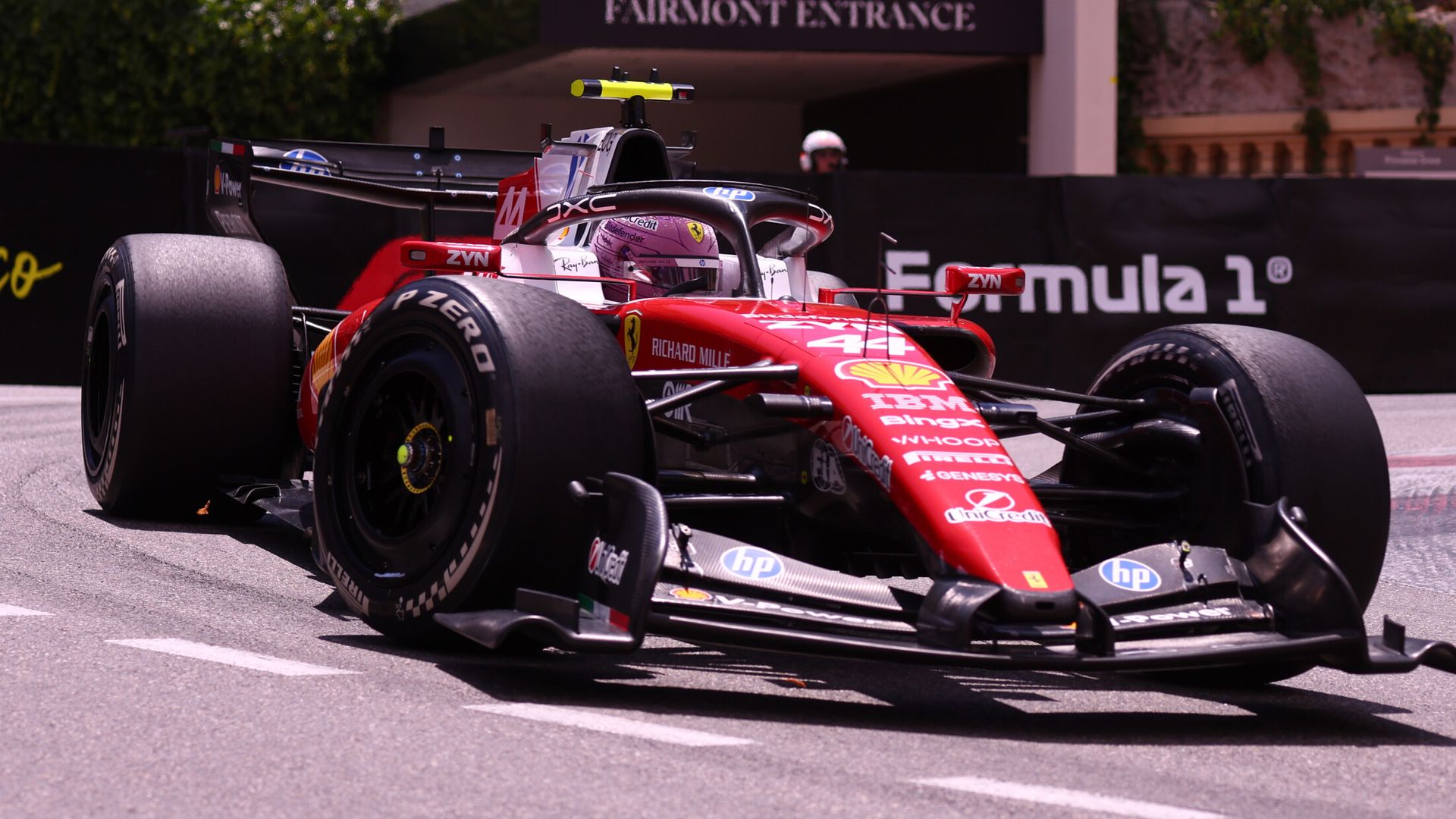 Η Ferrari κυριαρχεί στο Μονακό: Ο Χάμιλτον ταχύτερος από τον Λεκλέρ