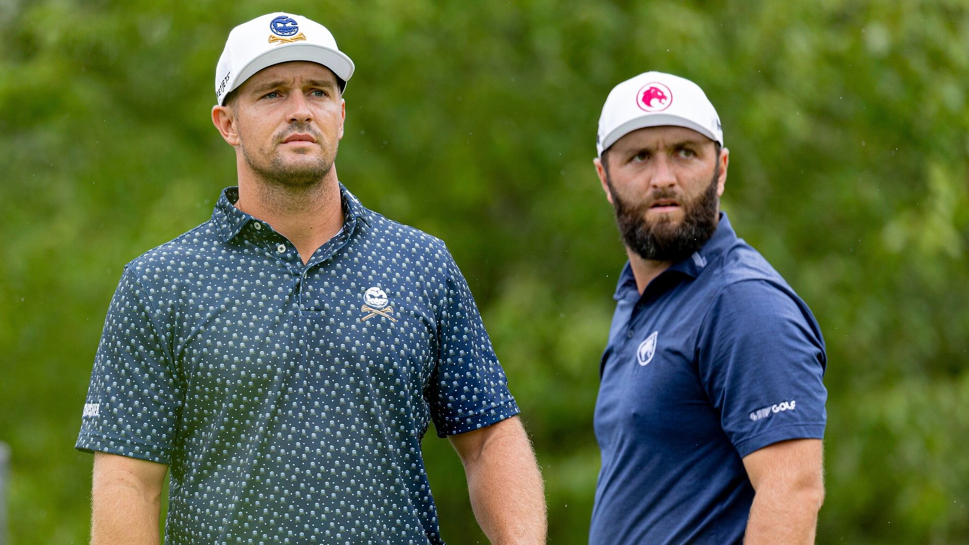 Ο Τζον Ράμμ Φωτίζεται Στο PGA Championship, Ο Μπράισον Ντεκάμποου Κάνει Καταπατημένη Τύχη