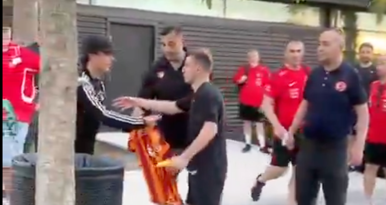 Ο Κερέμ Ακγιουρκόγλου προκαλεί φούρναρο αρνούμενος να υπογράψει φανέλα του Γαλατασαράι