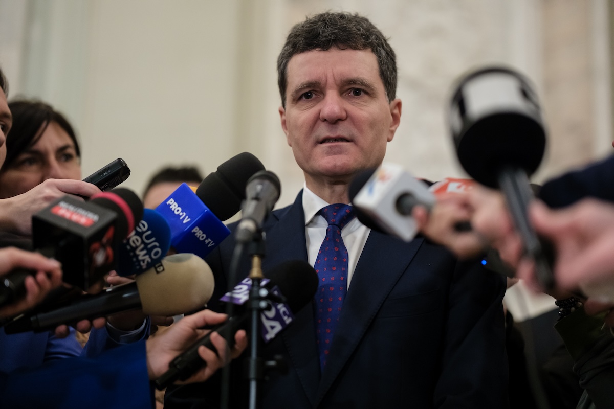 Πρόεδρος της Ρουμανίας Τιμά Μέλη του Στέαου Βουκουρέστη του 1986 Κατά την Σελήνδεια Αναμνήσεις