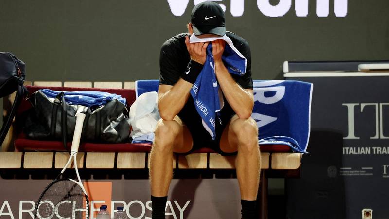 Το βροχόπτωμα διακόπτει το ήμισυνταγματικό παιχνίδι του Σίνερ και του Μεντεβέν στο Ρώμη