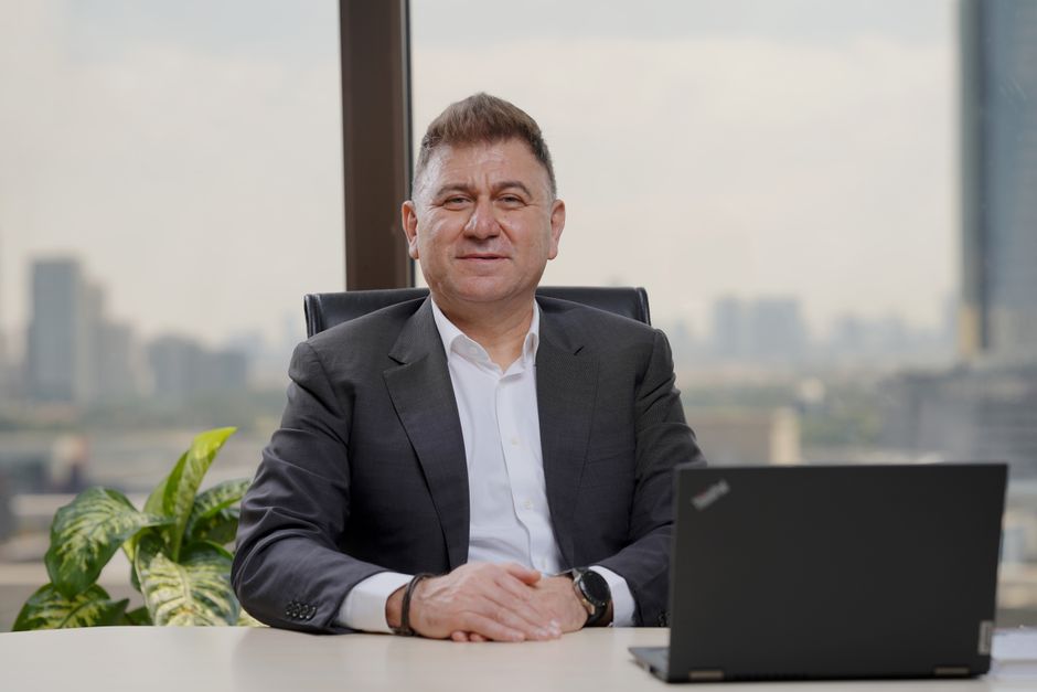 Η εκπαιδευτική κρίση της Ρουμανίας: Ο Μίρτσα Μικλέα προειδοποιεί για επικείμενη έλλειψη δασκάλων