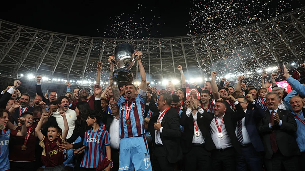 Το Trabzonspor εκτίθεται την εποχή με νίκη στο ποδόσφαιρο