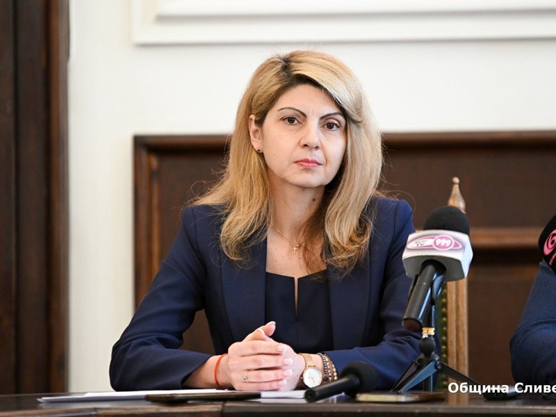 Βουλγαρικές Αστέρες Τόνι Διμιτρόβα, Συνέδριο "Bulgare", Τίνο, και Μιχαήλα Μαρινόβα Χαρακτηρίζουν τα Μαΐου Τριβούνα της Κουλτούρας στο Σιβλεγκράντ