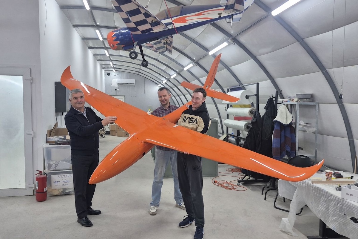 Το ελληνικό παρασκευαστής δρωνόβλεπων BraveX Aero ολοκληρώνει την πρώτη παράδοση δρωνόβλεπων με πυρηνικό έμπνευση