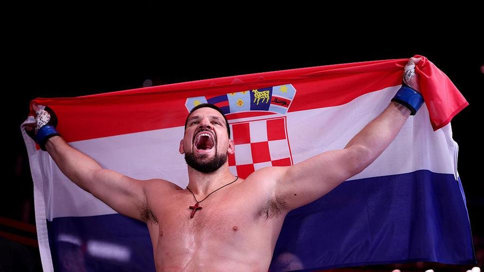 Το Μαυσωπό Μπόξ Κρατά Τον Δαγκαστάνιο Στο Πέρτ
