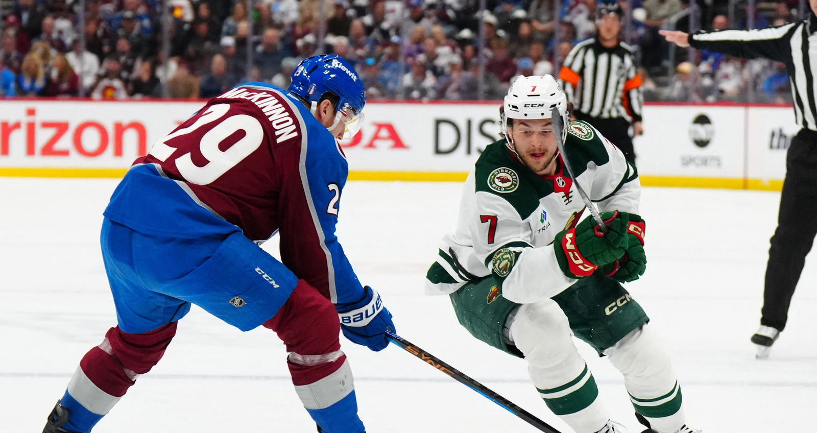 Τρακέρ των Πολυτελών Κυριότητων της NHL: Αποτελέσματα Σειρών, Κορυφαίοι Σκόρερ και Ταξινόμηση για την 5η Μαΐου