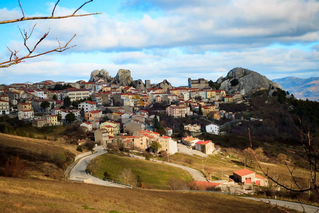 Η Λορεντάνα Γρόζα ενώνει γενιές στο Κλουζ-Ναπόκα με τη Νάντια Κομανέτσι και την Αντρέα Εσκά