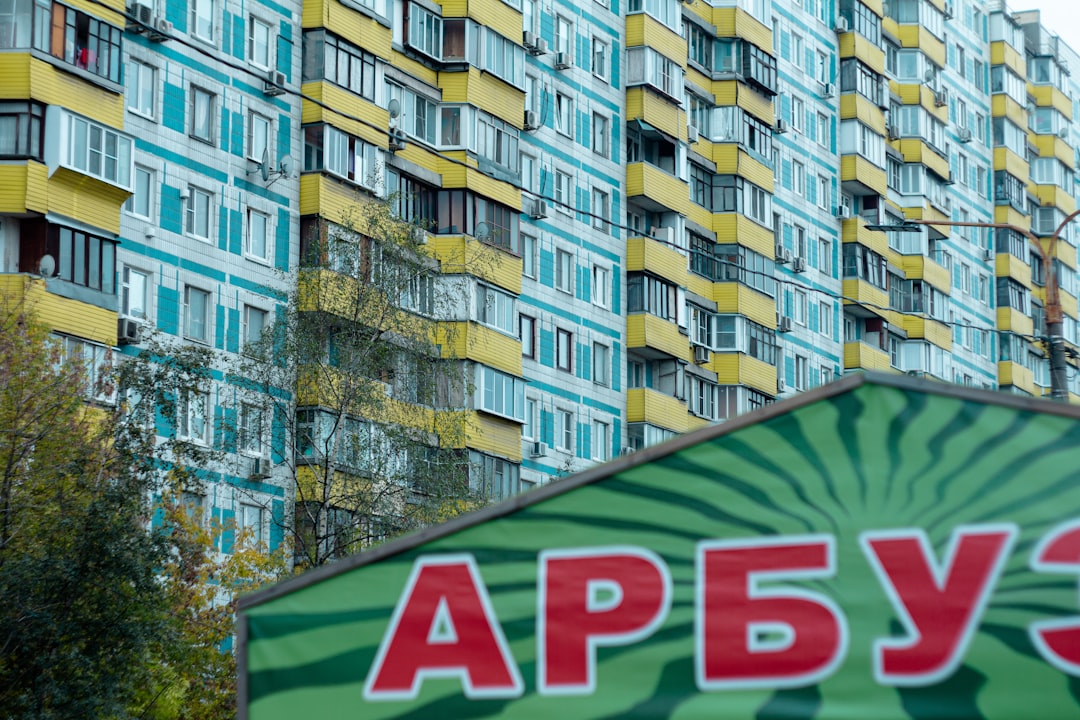 Ο Βούλγος ηθοποιός Γιαβόρ Ζλατάνοφ εξασφαλίζει ασφάλιση 100.000 ευρώ για ρόλο σε υψηλού ρίσκου καζίνο