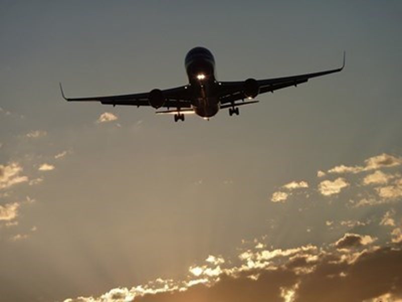 Εθνικός Αεροπορικός Υπηρεσίας της Ινδίας συμπιέζει τις Διεθνείς Πτήσεις λόγω Πολέμου και Αυξήσεων των Τιμών του Καυσίμου