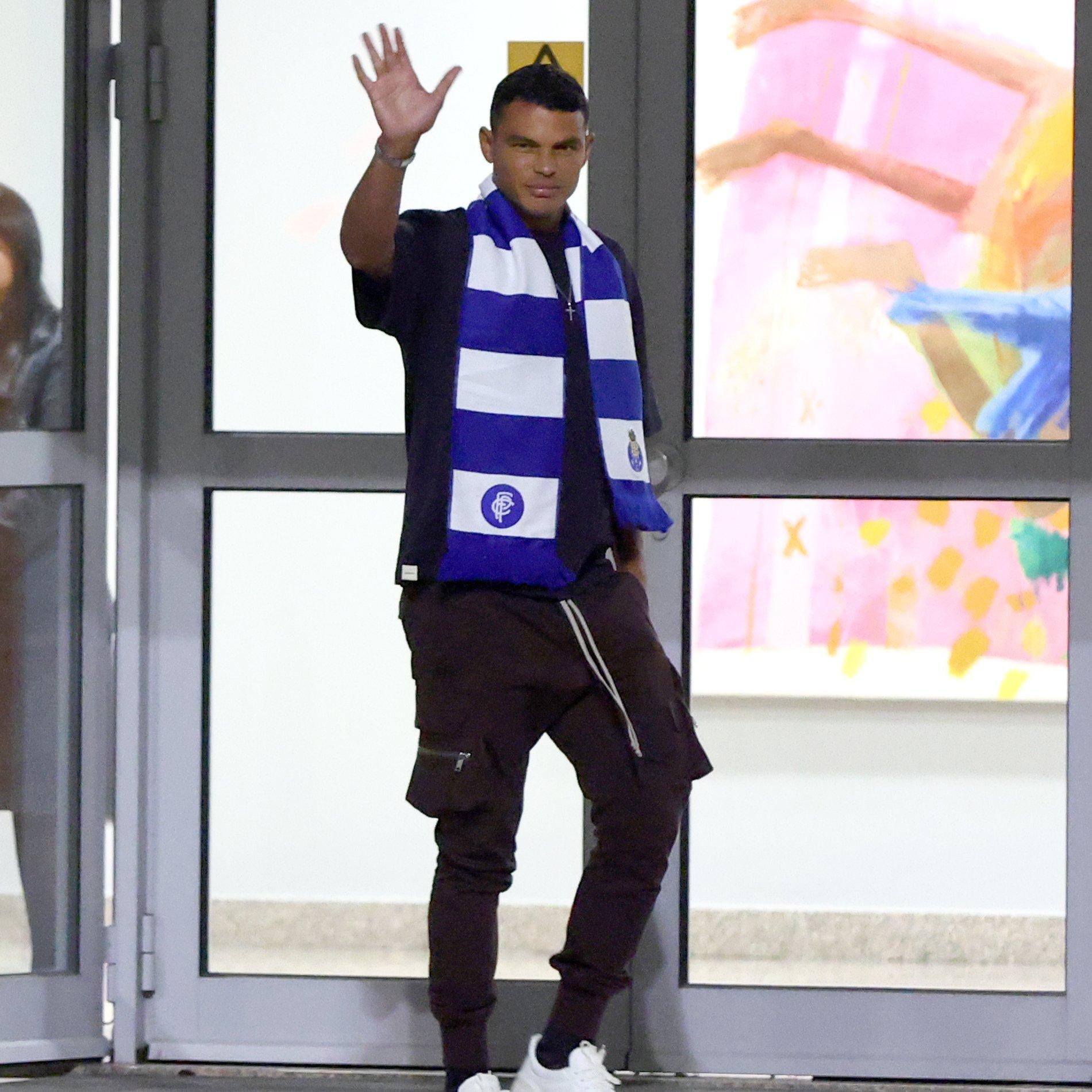 Ο Τιάγκο Σίλβα Αποχωρεί από το Πόρτο μετά τη Σεξαήμερο Περίοδο