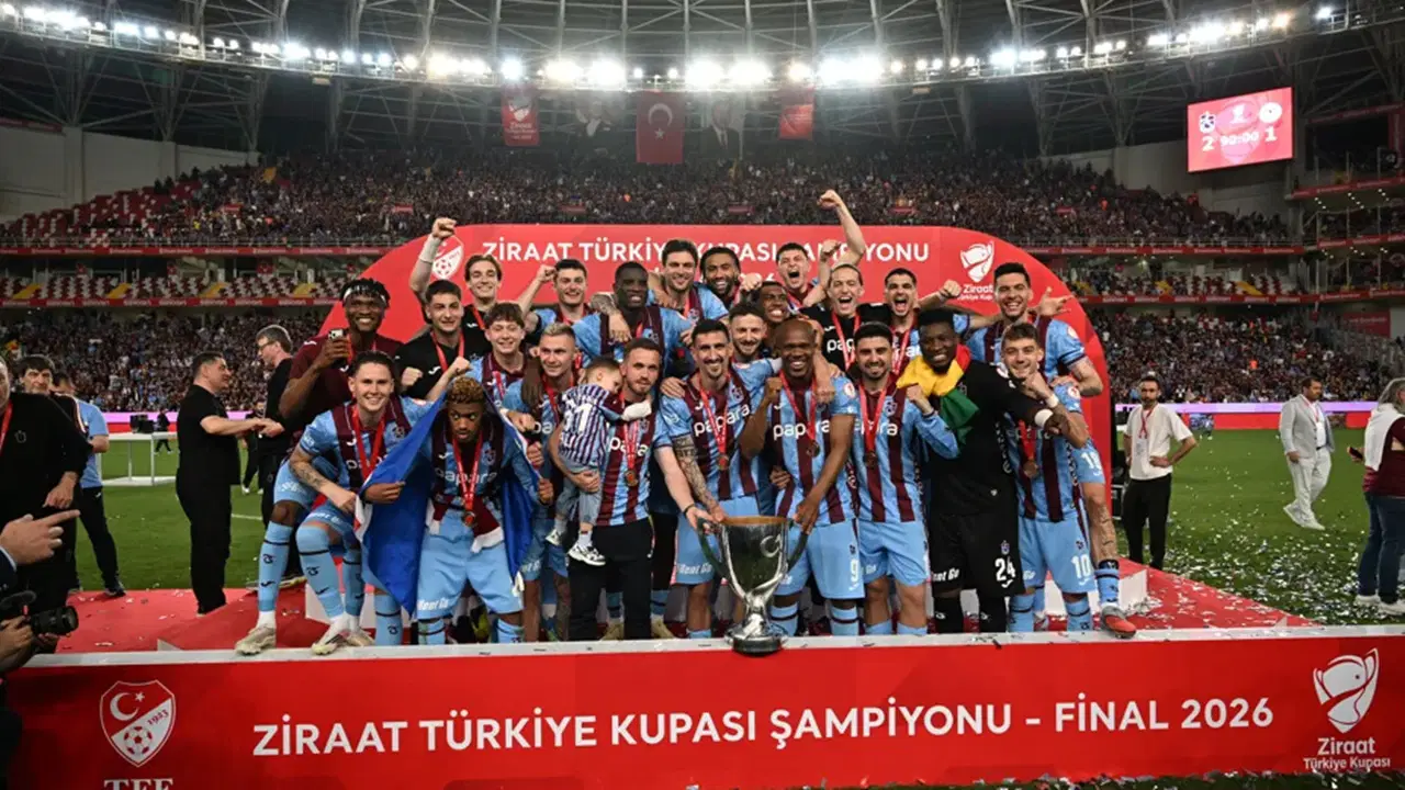 Ο Trabzonspor χαιρετά τον Νουακάεμε και τον Βίσκα μετά την κυπελλική επιτυχία