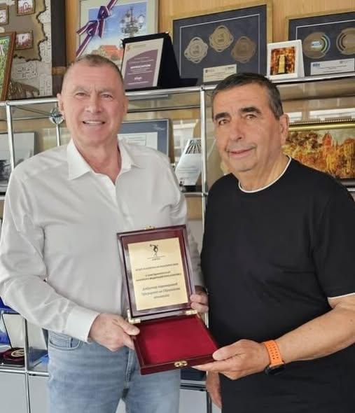 Ο Πρόεδρος του Ευρωπαϊκού Αθλητισμού Λαμβάνει Πλάκα Ευγέννειας από την ΕΛΑ