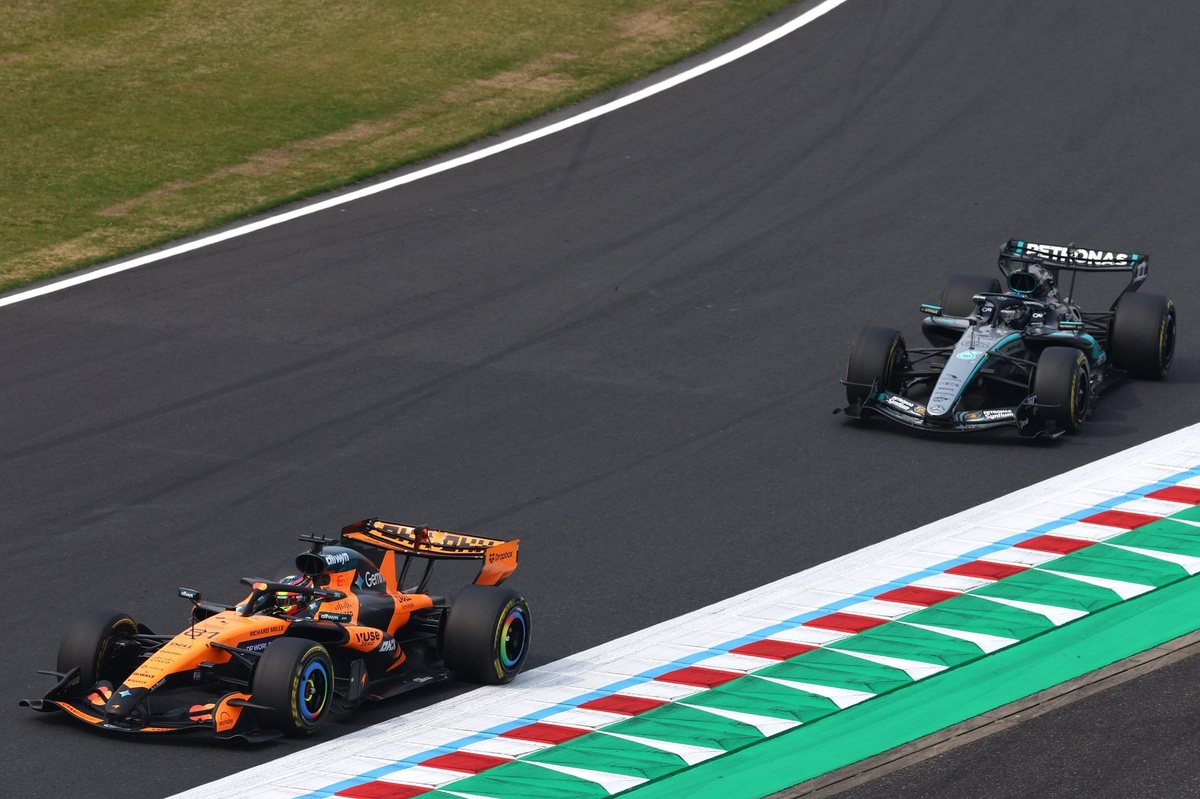 Ο Πόλεμος των Ταχυτήτων: Γιατί η Ρύθμιση της McLaren Νικά τη Mercedes σε Βραχείες Ίσιες