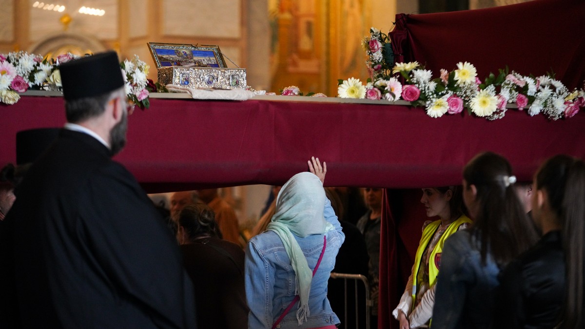 Η Ιερά Ζώνη της Παναγίας φεύγει από τη Σερβία μετά από 800.000 προσκυνητές