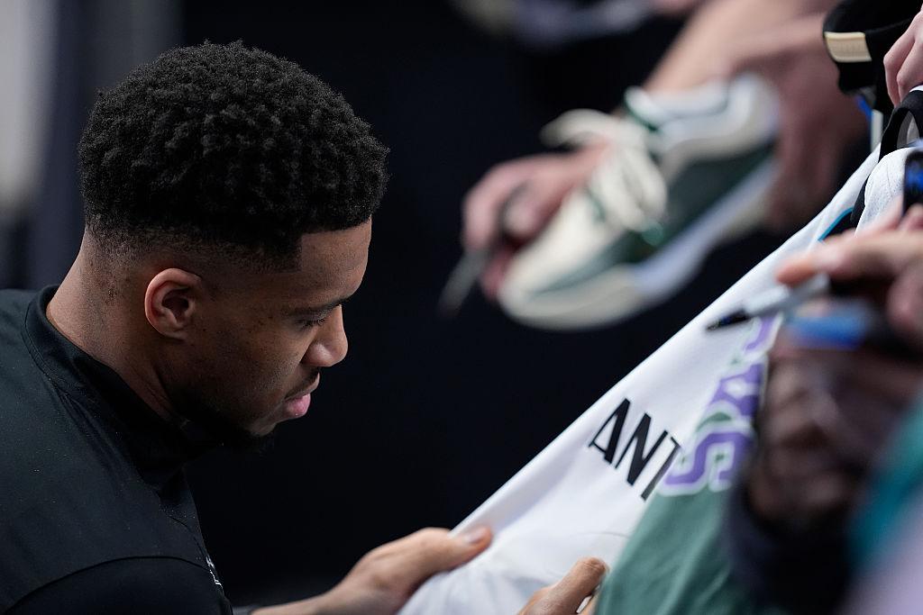 Οι παίκτες του NBA πιστεύουν ότι ο Γιάννης Αντετούκουμπο θα ξεκινήσει τη νέα σεζόν με τους Milwaukee Bucks