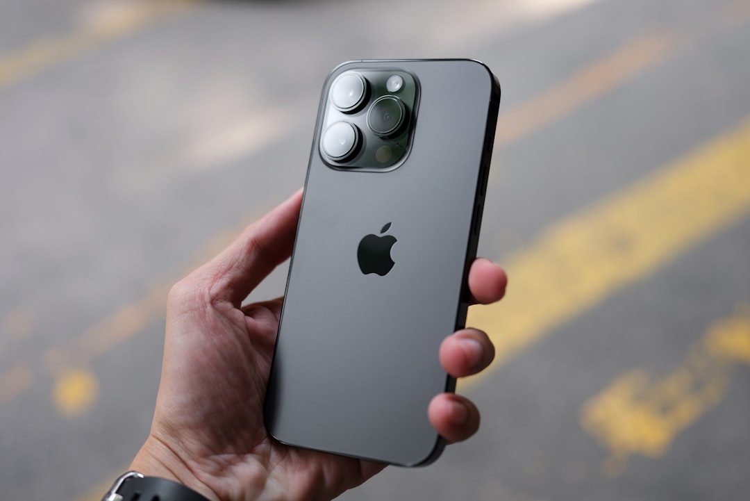Apple iPhone 17 Pro Max: Ολοκλήρωση Τεχνητής Νοημοσύνης και η Αγορά Τεχνολογίας των Βαλκανίων