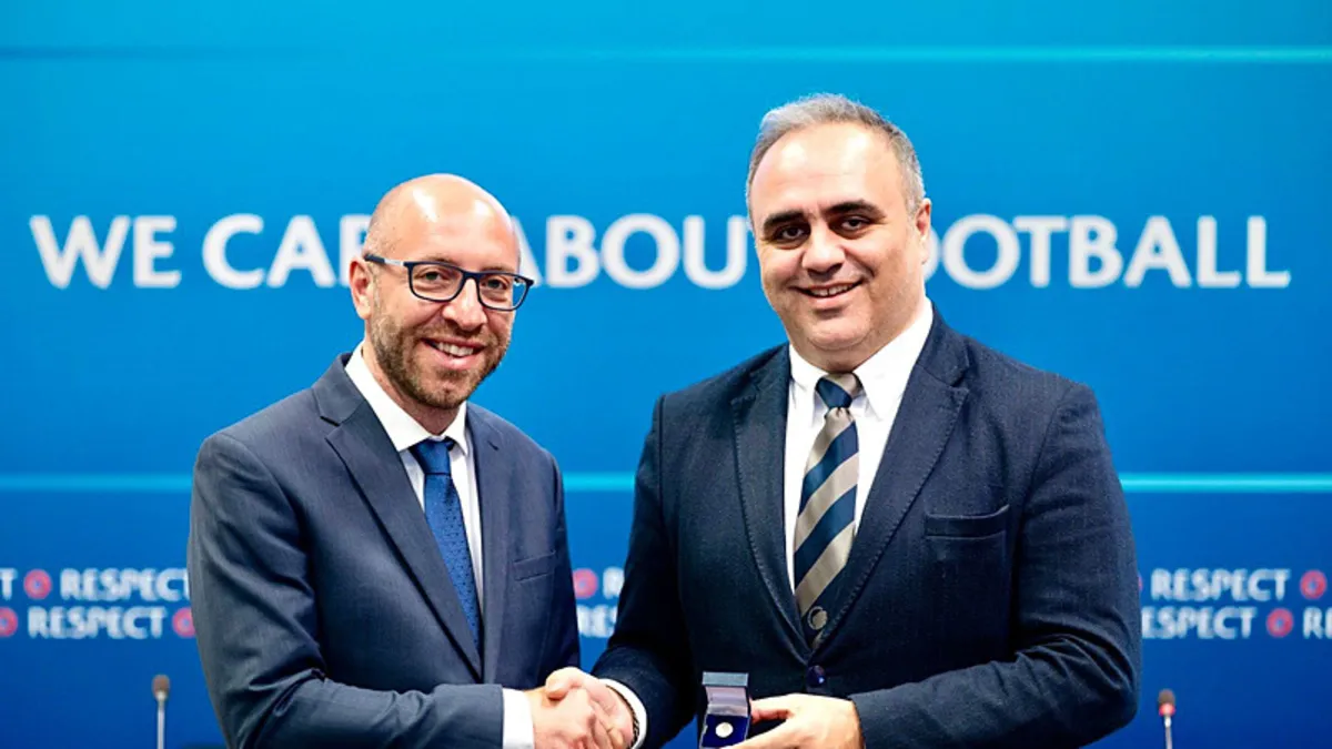 Ο Ακούζιουμ παρέστη στη συνέλευση της UEFA Youth and Amateur Football Committee