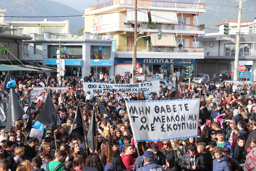 Άγρια Καύσωνας Καλύπτει την Ευρώπη: Η Ελλάδα Αντιμετωπίζει Ρεκόρ Θερμοκρασιών Καθώς το Καλοκαίρι Εντείνεται