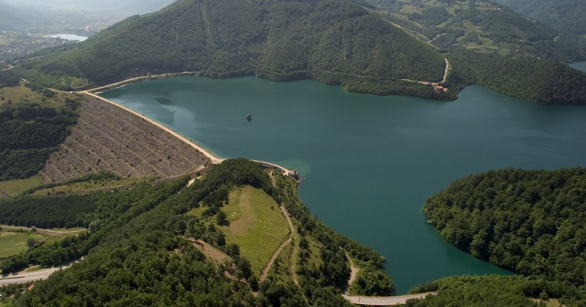 Το μυστικό της λίμνης Γκαζιβόντα: 14 βυθισμένα χωριά και μεσαιωνικά ερείπια