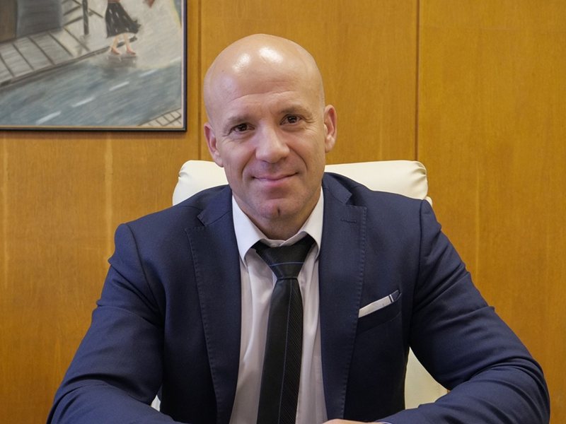Ποιος είναι Ο Ενχо Κερυαζοβ - Νέος Υπουργός Νεολαίας και Αθλητισμού της Βουλγαρίας