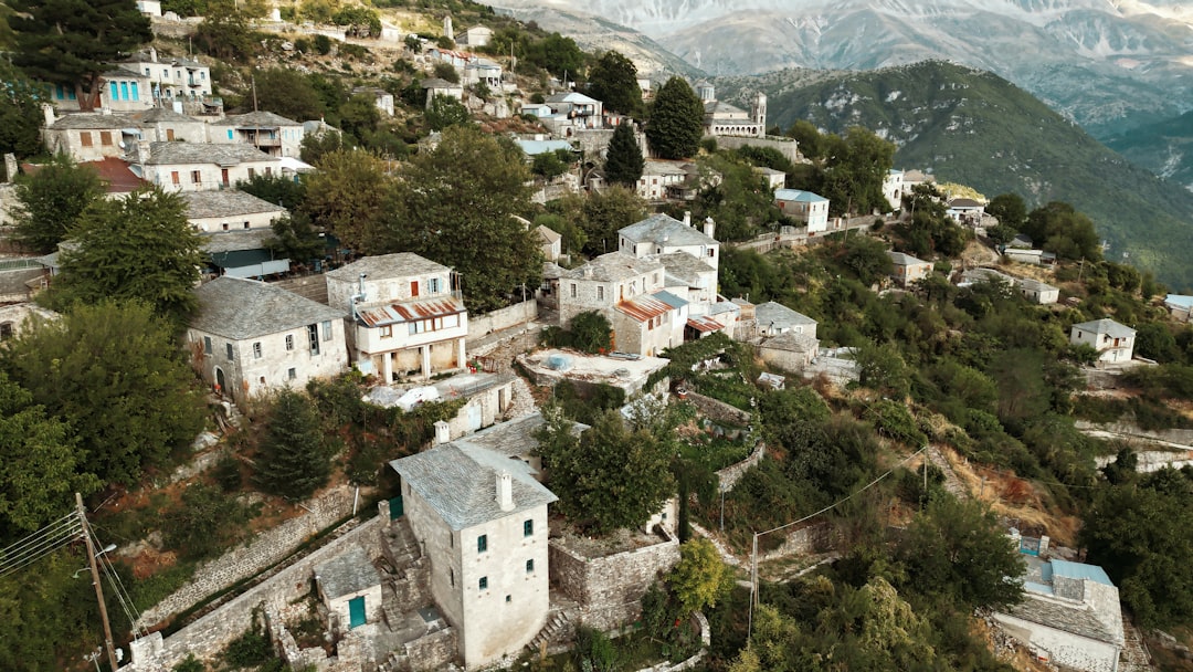 Το έπαθλο των 39.000 ευρώ της Μίνας Αρναούτη πυροδοτεί συζήτηση για τα ελληνικά reality shows και τη διαφάνεια στην πλαστική χειρουργική