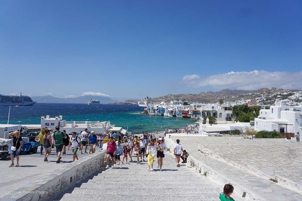 Η Ελλάδα προσπαθεί να καλύψει τον τουρισμό με νέα κανονισμούς