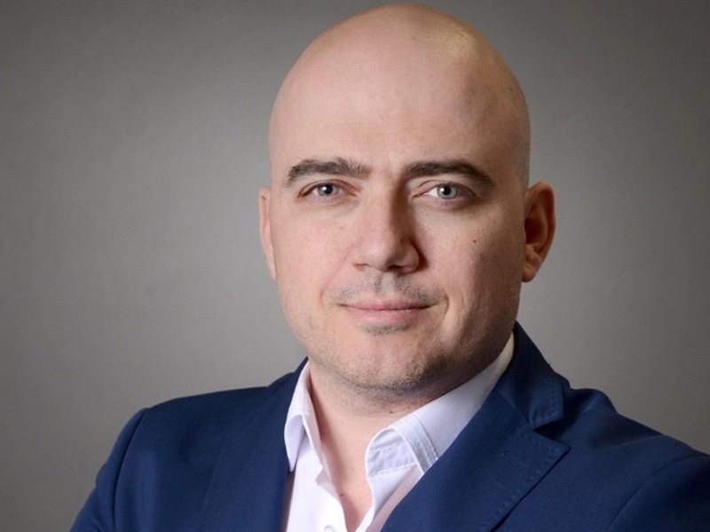 Βιομηχανίας Εκπειρομένος, Αναγκασμένος στη Πολιτική, Πινγκεί το Τουρισμό