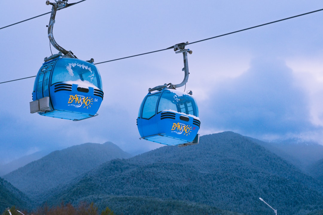Σκι στο Μπάνσκο: Γιατί η Πρωτεύουσα του Backcountry της Βουλγαρίας είναι το Καλύτερα Κρυμμένο Μυστικό των Βαλκανίων