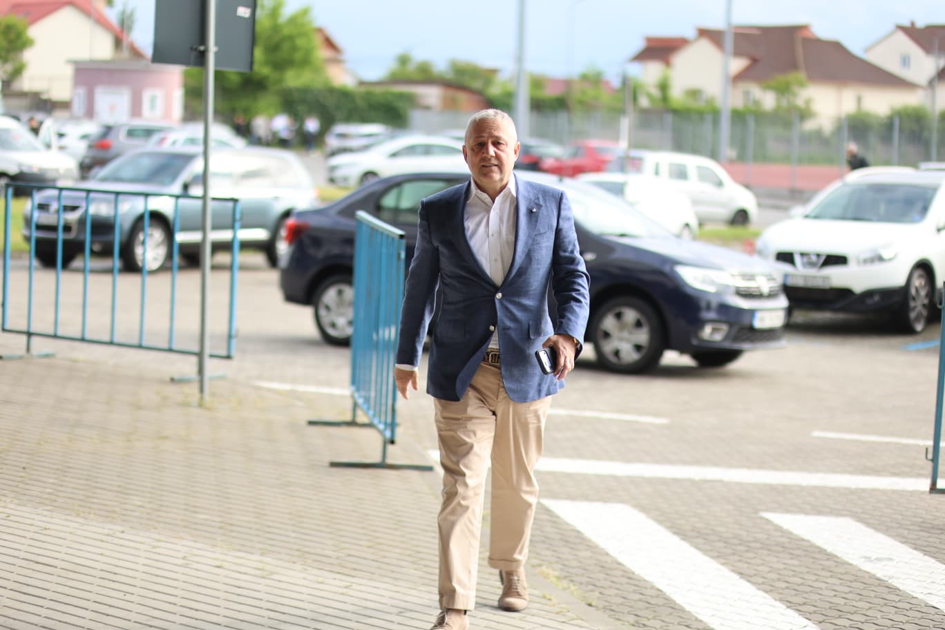 Ο Ροτάρου Αποδεικνύεται Σε Πρόωρη Παρουσία στο Στάδιο για την Αγώνα Κραϊοβα-Υ Κλούζ