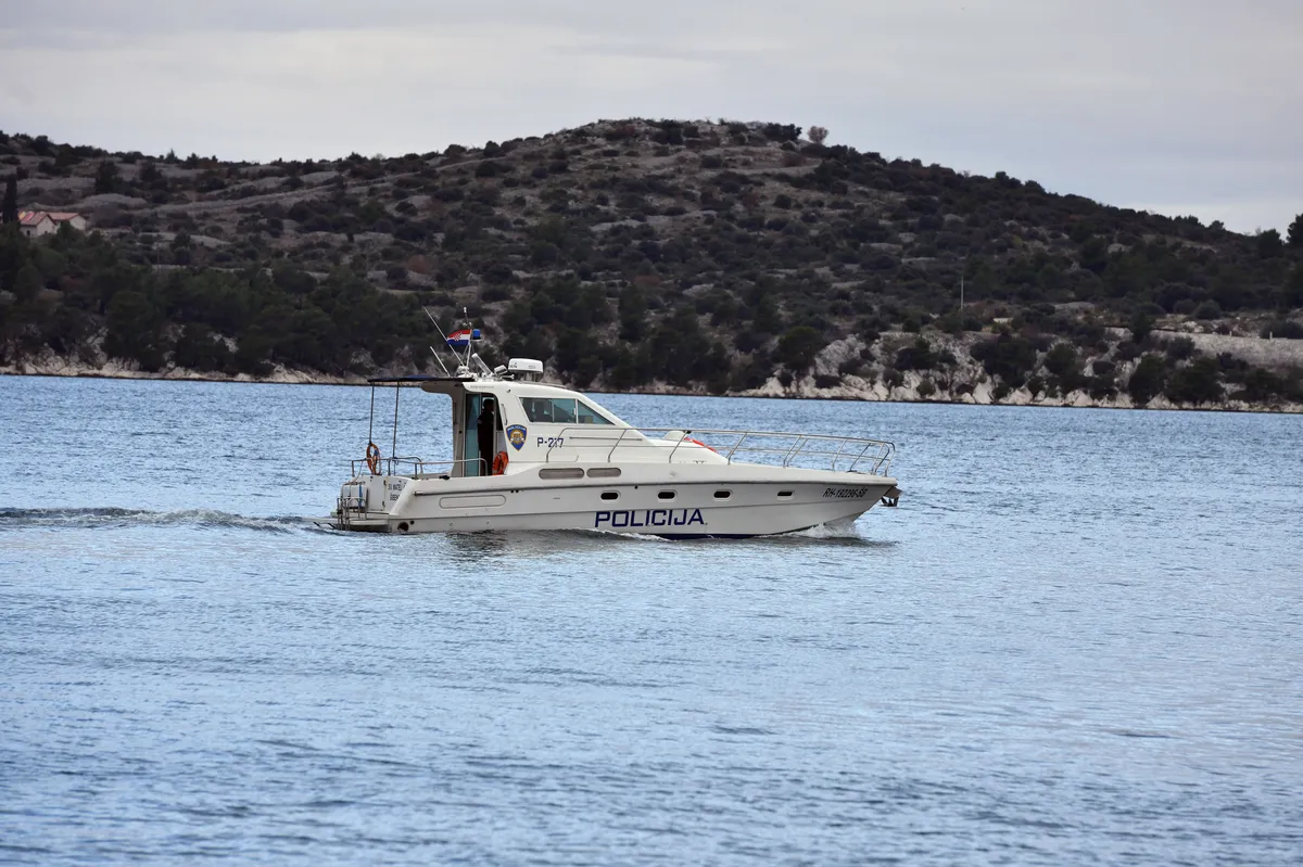 Τραγική Απόσωμη στο Πριμόστενο: Γερμανός Αντρίτης Απεσωθεί από τη Θάλασσα