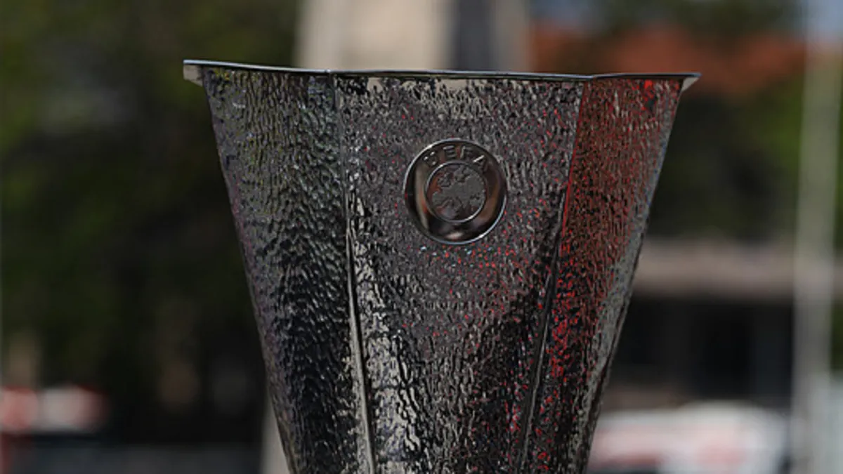 Ιστανμούλ ξεφωνά τις UEFA τελικές, καλώντας τις αγγλικές ομάδες