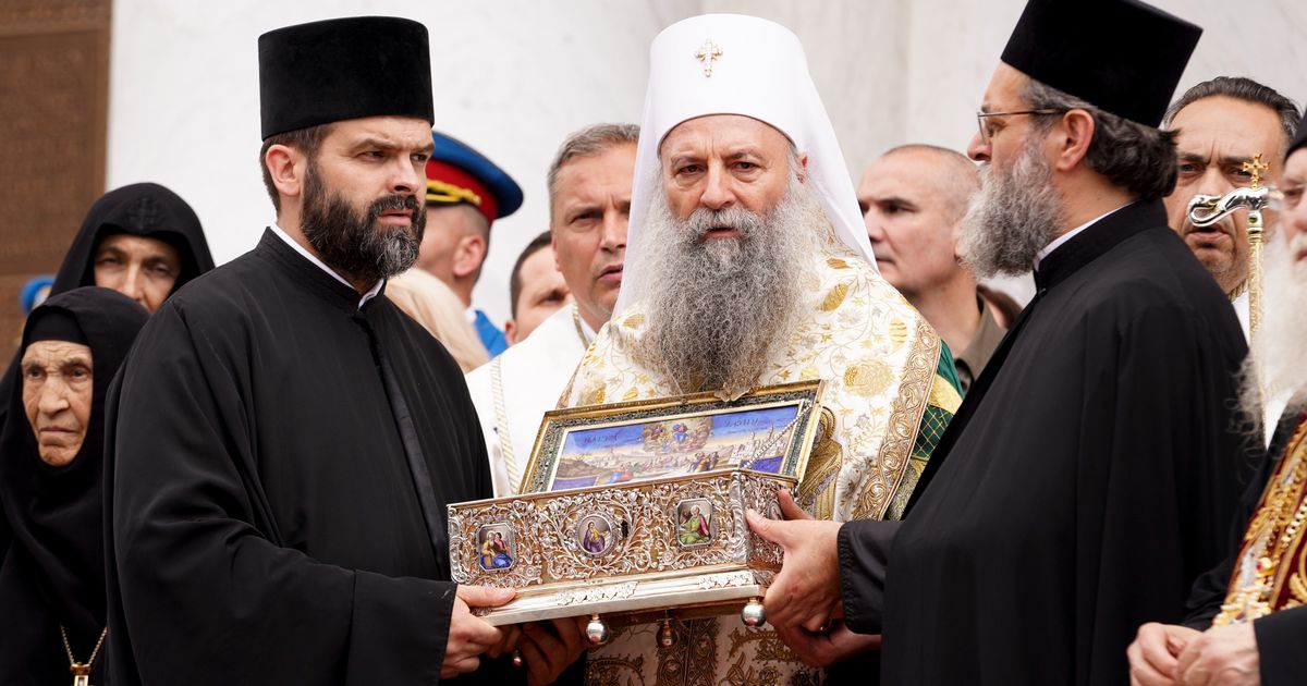 Ο Πατριάρχης Πόρφυριος σε δάκρυα κατά την προσκύνηση της Ιερής Ζώνης στο Βελιγράδι