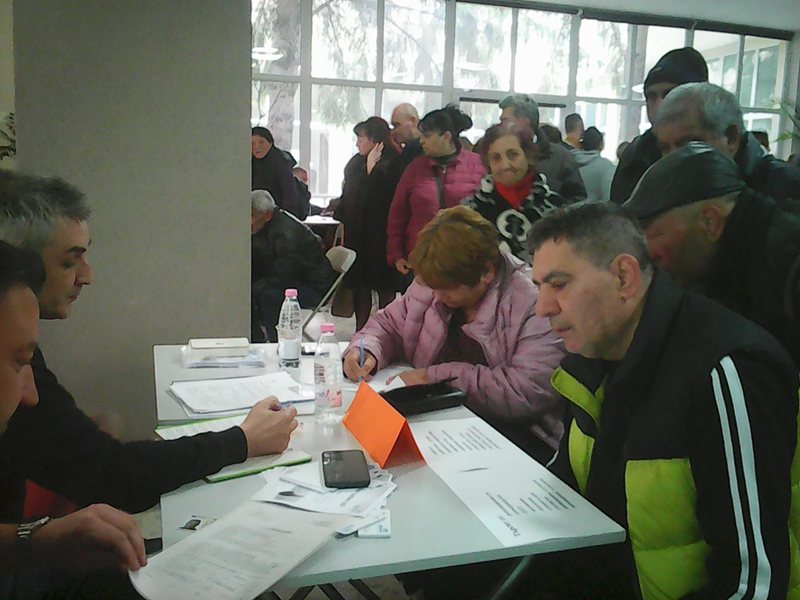 Το θερινό τρύπανε 1000 θέσεις εργασίας στη Δομπρίτσο, ψάχνουν για πιστωτές, μπαρμένες και ανιμάτορες
